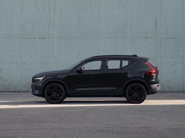 Volvo XC40 B4 Plus Black Edition | Panoramadak | Parkeercamera | Harman Kardon | Stoel- en stuurverwarming | Elektrische stoelen