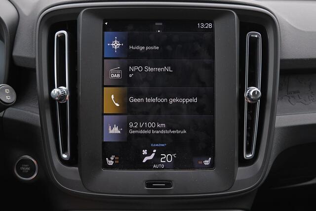 Volvo XC40 T2 Momentum Core - Parkeercamera achter - Verwarmde voorstoelen & stuur - Parkeersensoren voor & achter - Cruise Control - Volvo On Call - 17' LMV