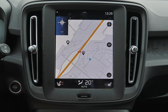 Volvo XC40 T2 Momentum Core - Parkeercamera achter - Verwarmde voorstoelen & stuur - Parkeersensoren voor & achter - Cruise Control - Volvo On Call - 17' LMV