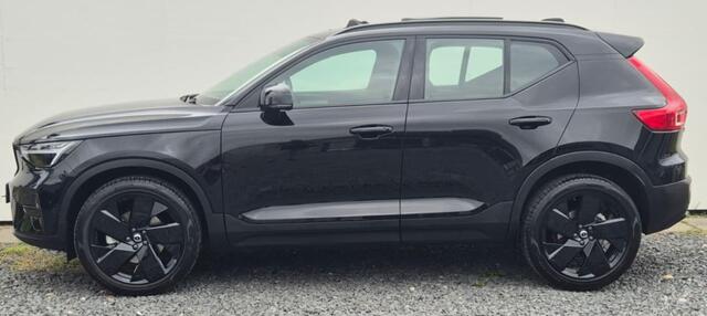 Volvo XC40 2.0 B3 Ultra Black Edition Lounge Pack - 20" Wielen - Panoramadak - Harman Kardon Audio - 360 Cam - Alarm - Climate - R980 Interieur - Power seat met memory - Full led koplampen