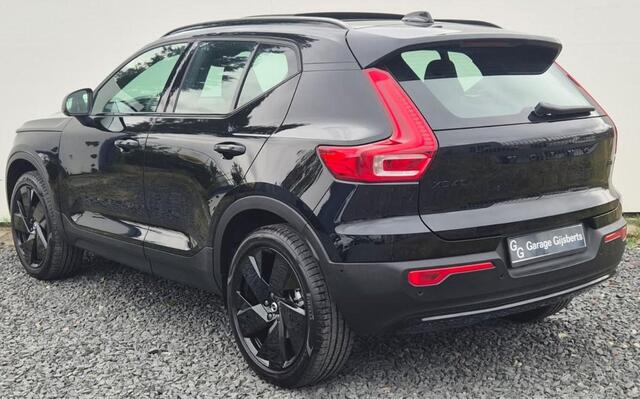 Volvo XC40 2.0 B3 Ultra Black Edition Lounge Pack - 20" Wielen - Panoramadak - Harman Kardon Audio - 360 Cam - Alarm - Climate - R980 Interieur - Power seat met memory - Full led koplampen