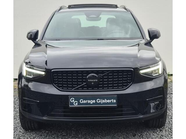 Volvo XC40 2.0 B3 Ultra Black Edition Lounge Pack - 20" Wielen - Panoramadak - Harman Kardon Audio - 360 Cam - Alarm - Climate - R980 Interieur - Power seat met memory - Full led koplampen