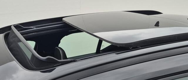 Volvo XC40 2.0 B3 Ultra Black Edition Lounge Pack - 20" Wielen - Panoramadak - Harman Kardon Audio - 360 Cam - Alarm - Climate - R980 Interieur - Power seat met memory - Full led koplampen