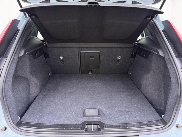 Volvo XC40 1.5 T3 Momentum Camera/Stoel-verwarming/Navigatie etc.