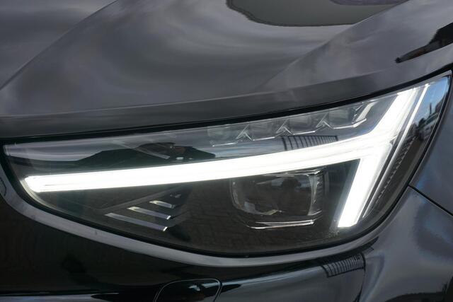 Volvo XC40 2.0 B4 Plus Black Edition | Adaptieve Cruise Control | Harman Kardon Audio | Trekhaak | Verwarmbare Vooruit | Getint Glas | Elektr. Stoelen | Stoel + Stuurverwarming | Parkeercamera |