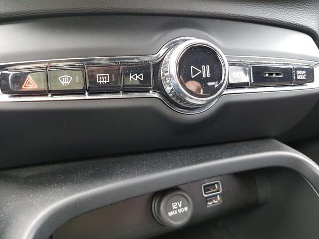 Volvo XC40 T2 Momentum Business | Rijklaarprijs | Trekhaak |