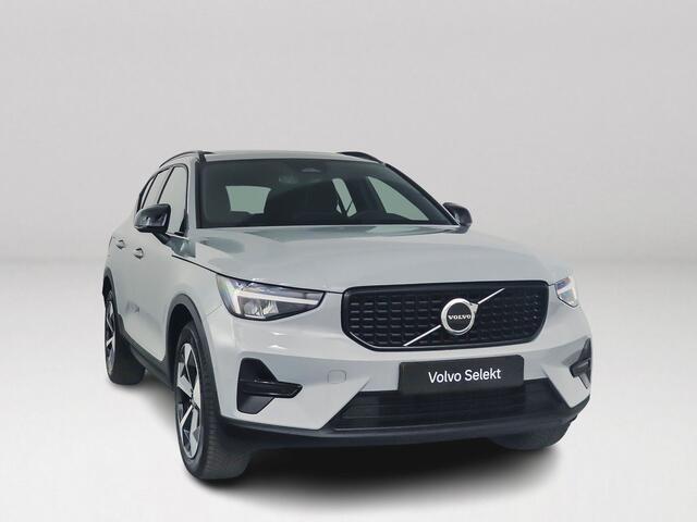 Volvo XC40 B4 Plus Dark | Panoramadak | Parkeercamera | Harman Kardon | Stoel- en stuurverwarming | Trekhaak