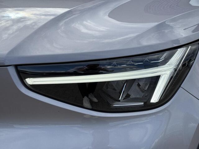 Volvo XC40 2.0 B4 Plus Dark | Trekhaak | Stoel/stuurverwarming | Power Seats | Memory | Stoel/Stuur verwarming | Harman/Kardon | Camera | Parkeersensoren V+A | Extra getint glas |