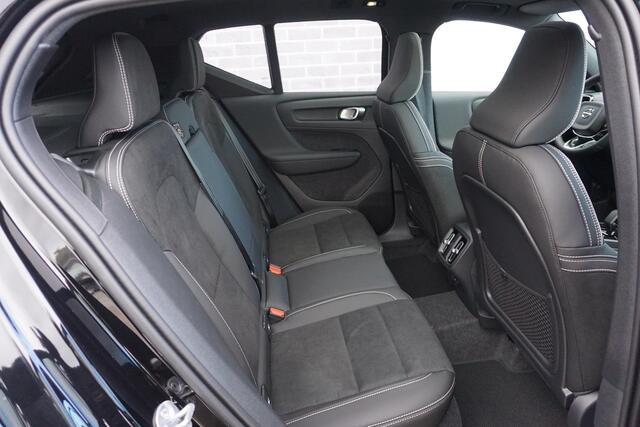 Volvo XC40 2.0 B4 Plus Dark | Trekhaak | Stoel/stuurverwarming | Power Seats | Memory | Stoel/Stuur verwarming | Harman/Kardon | Camera | Parkeersensoren V+A | Extra getint glas |