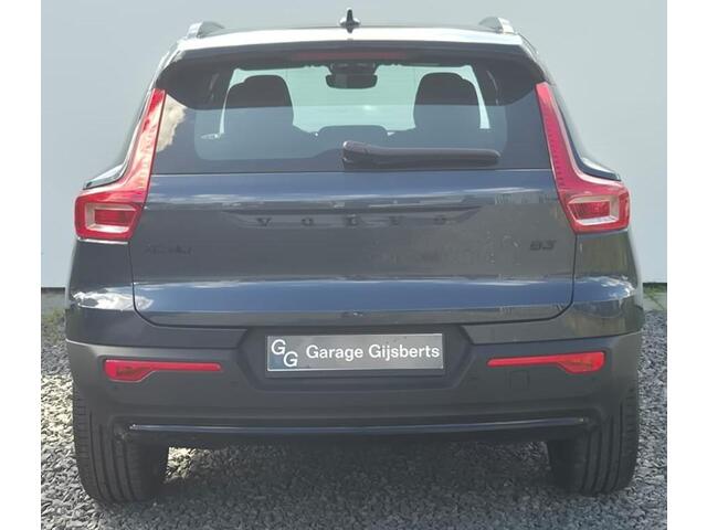 Volvo XC40 2.0 B3 Plus Black Edition MY 2026 - 20" Wielen - Adaptive Cruise Control - Harman Kardon Audio - Climate - R7C0 Interieur - Camera achter - PDC voor en achter - Power seats links met memory - Two Tone