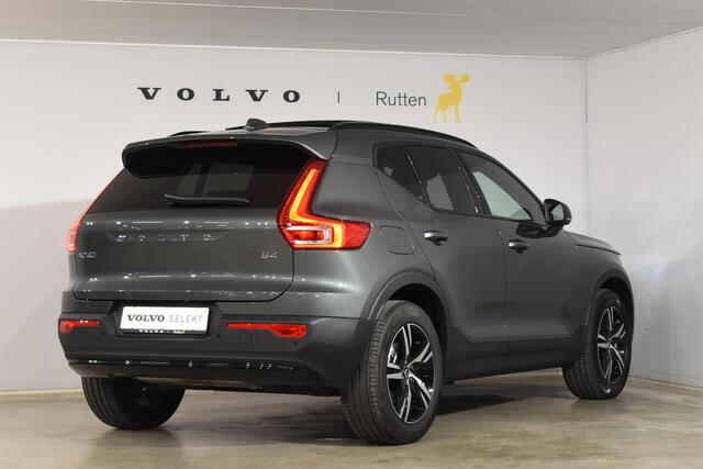 Volvo XC40 B4 211PK Automaat Plus Dark / Adaptive Cruise control / Extra getint glas / Harman Kardon / Elektrisch verstelbare stoelen met geheugen / Stoel- en stuurverwarming / Elektrisch panorama schuifdak / Trekhaak