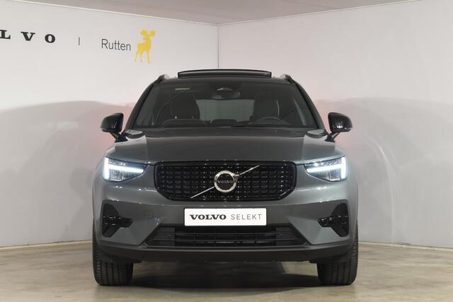 Volvo XC40 B4 211PK Automaat Plus Dark / Adaptive Cruise control / Extra getint glas / Harman Kardon / Elektrisch verstelbare stoelen met geheugen / Stoel- en stuurverwarming / Elektrisch panorama schuifdak / Trekhaak