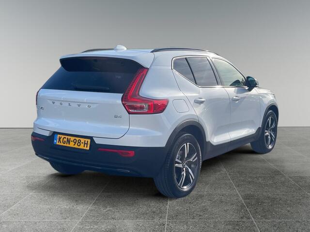 Volvo XC40 2.0 B4 Plus Dark