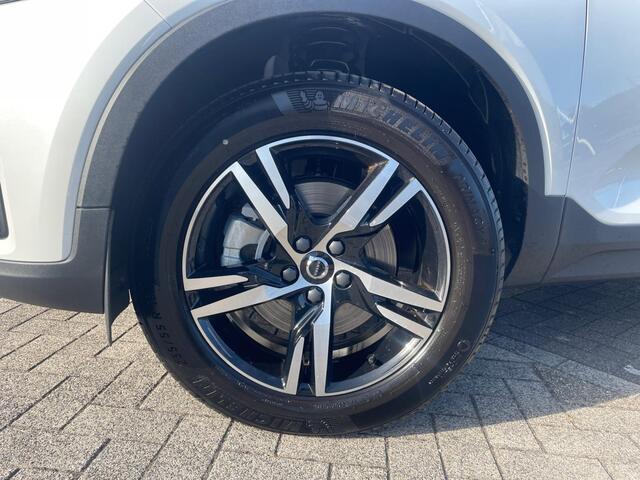 Volvo XC40 2.0 B4 Plus Dark