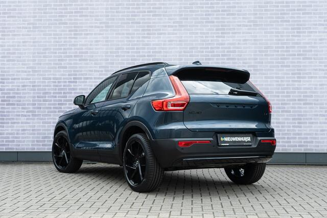 Volvo XC40 2.0 B4 Plus Black Edition | Trekhaak | 360° Camera | Panoramadak | Harman/Kardon Audio | Keyless Entry | Elektrische Achterklep | Elektrisch Verstelbare Voorstoelen | Adaptive Cruise | BLIS | Google Navigatie | Apple Carplay | Android Auto | 20" Velgen |