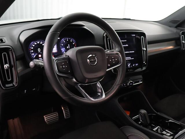 Volvo XC40 1.5 T2 R-Design (NL-Auto / Pano / Elek. trekhaak / 360 Camera / H&K / Navi / ACC)