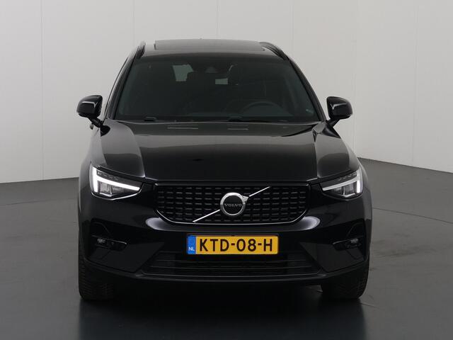 Volvo XC40 1.5 T4 Plug-in hybrid Ultimate Dark | Panoramadak | HarmanKardon Audio | Elektrisch verstelb. bestuurdersstoel met geheugen | Stoel/Stuurwielverwarming |
