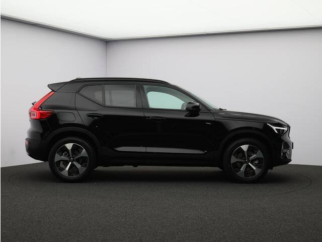 Volvo XC40 2.0 B4 Plus Dark / Pano. dak / Elektr. stoelverstelling / Stoel- + stuurwielverwarming / Harmand Kardon Audio / 19" / BLIS
