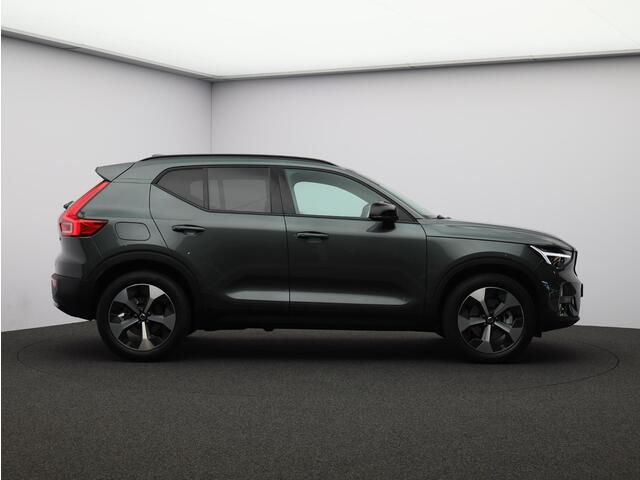 Volvo XC40 2.0 B4 Plus Dark / Pano. dak / Elektr. stoelverstelling / Stoel- + stuurwielverwarming / Harman Kardon Audio / BLIS
