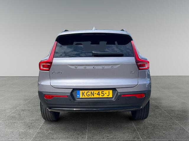 Volvo XC40 2.0 B4 Plus Dark