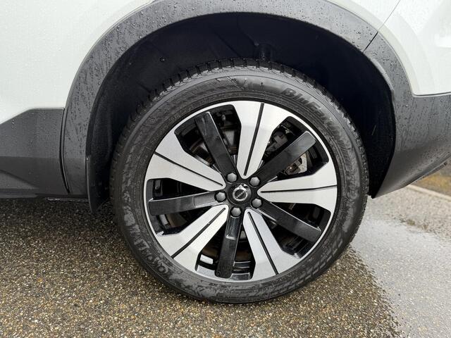 Volvo XC40 Single Motor Plus 69 kWh ELEKTRISCHE KOFFERBAK | VOLVO DEALER ONDERHOUDEN | ADAPTIVE CRUISE CONTROL | STOEL- + STUURWIELVERWARMING | CAMERA | ALL-IN PRIJS INCL. 12 MND BOVAG GARANTIE