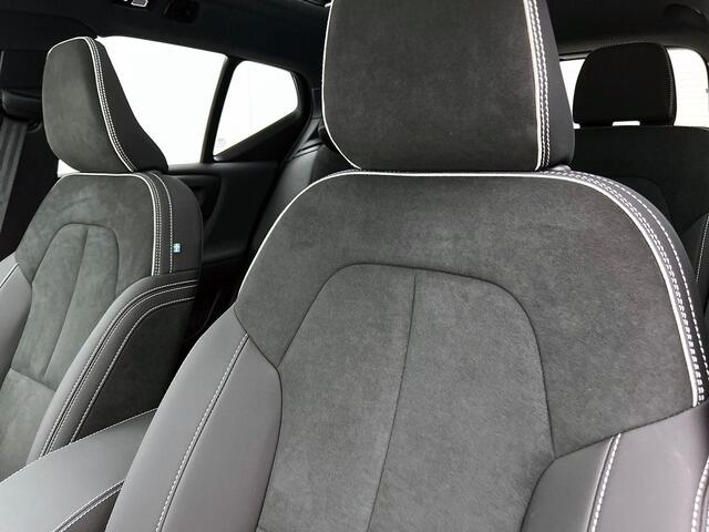 Volvo XC40 2.0 B4 Plus Black Edition