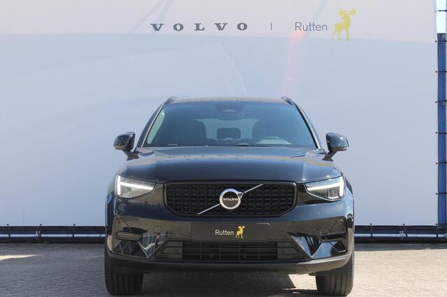 Volvo XC40 B4 211PK Automaat Plus Dark Harman Kardon Audio installatie / Semi elektrisch wegklapbare trekhaak / Google infotainment / Verwarmbare voorruit / Verwarmbare voorstoelen