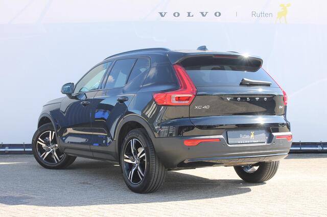 Volvo XC40 B4 211PK Automaat Plus Dark Harman Kardon Audio installatie / Semi elektrisch wegklapbare trekhaak / Google infotainment / Verwarmbare voorruit / Verwarmbare voorstoelen