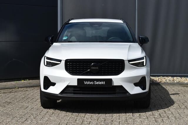 Volvo XC40 B4 Automaat Plus Dark | Semi Elek. Inklapbare Trekhaak | Elek. bedienbare voorstoelen met geheugen | Harman Kardon Audio Systeem | Blis | Adaptive Cruise Controle |