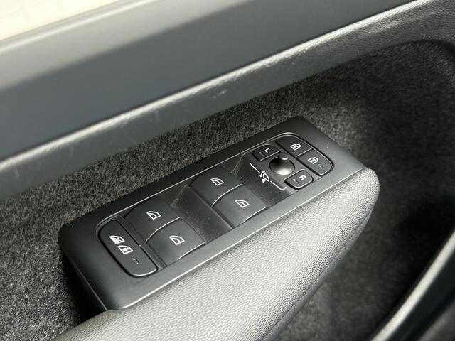Volvo XC40 1.5 T5 Plug-in hybrid Core Bright | Navi | CarPlay | LED | DAB+ | 18 inch