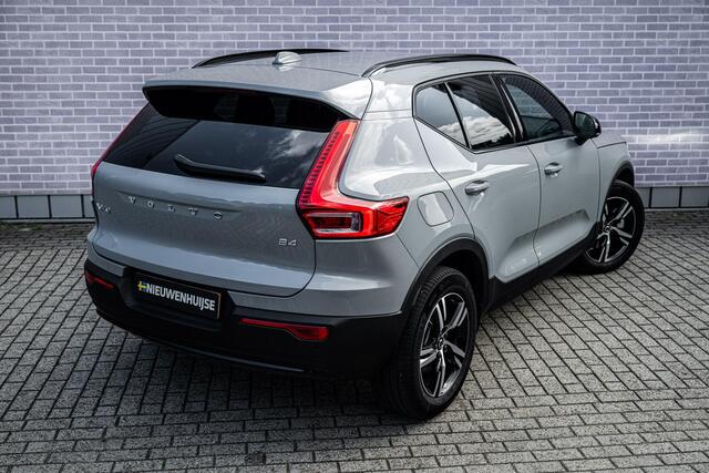 Volvo XC40 2.0 B4 Plus Dark | Trekhaak | Stoel/stuurverwarming | Power Seats | Memory | Stoel/Stuur verwarming | Harman/Kardon | Camera | Parkeersensoren V+A | Extra getint glas |