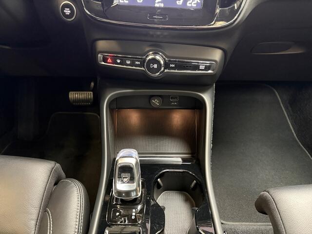 Volvo XC40 1.5 T4 Recharge Inscription I Panoramadak I Leder I CarPlay I Camera I Harmon Kardon I Elek. Achterklep I Stoel- en Stuuverwarming I
