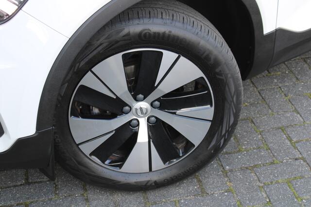 Volvo XC40 T2 130PK Automaat Business Pro | BLIS | Camera achter | Parkeersensoren | Apple/android Carplay | Pilot Assist |