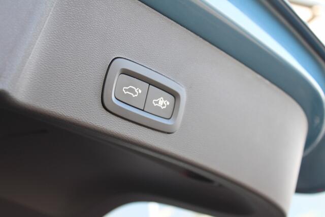 Volvo XC40 Recharge Ultimate 70 kWh | Fjord blue Carpet | 360 | H&K audio | Panorama dak | Stoel/stuurwiel verwarming | BLIS |