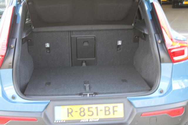 Volvo XC40 Recharge Ultimate 70 kWh | Fjord blue Carpet | 360 | H&K audio | Panorama dak | Stoel/stuurwiel verwarming | BLIS |