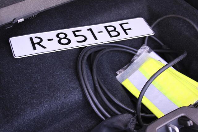 Volvo XC40 Recharge Ultimate 70 kWh | Fjord blue Carpet | 360 | H&K audio | Panorama dak | Stoel/stuurwiel verwarming | BLIS |