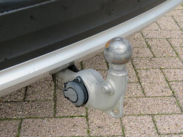 Volvo XC40 1.5 T4 Recharge CORE BRIGHT facelift / Trekhaak / Camera / Elec.achterklep / BOVAG garantie