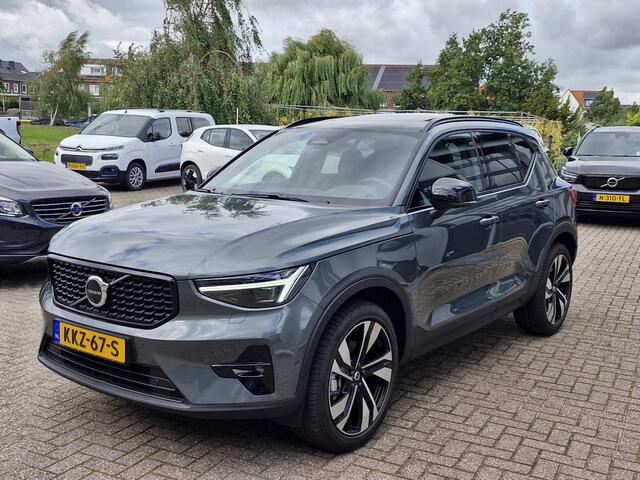 Volvo XC40 B4 Plus Dark met Lighting Pack (koplampen adaptief, koplampreiniging, matrix led koplampen, mistlampen voor) en Elektrisch glazen panorama-dak en trekhaak inklapbaar en nog meer meer.....