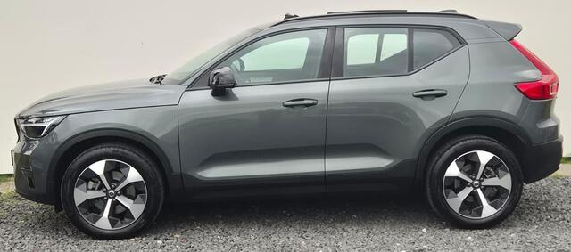 Volvo XC40 2.0 B3 Ultra Dark 19" Wielen - Panoramadak - Harman Kardon Audio - 360 Camera - R980 Interieur - Power seats met memory - Full led koplampen -Donkere hemel