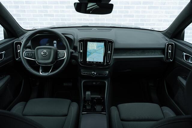 Volvo XC40 Single Motor Core 69 kWh | Parkeercamera | Parkeersensoren Voor en Achter | Google | Apple Carplay | Cruise Control | Draadloze Telefoonoplader |