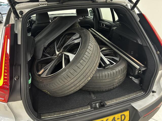 Volvo XC40 2.0 T4 R-Design NAVIGATIE | WEGKLAPBARE TREKHAAK | CAMERA