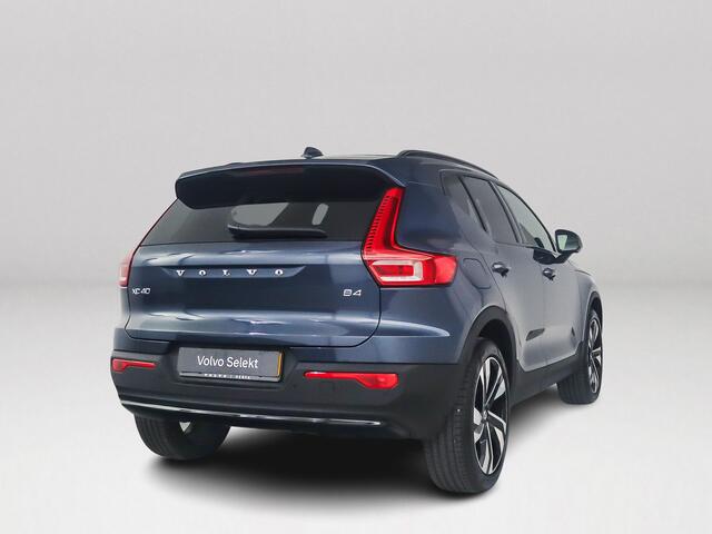 Volvo XC40 B4 Plus Dark | Panoramadak | 360° camera | Harman Kardon | Stoel- en stuurverwarming | Trekhaak