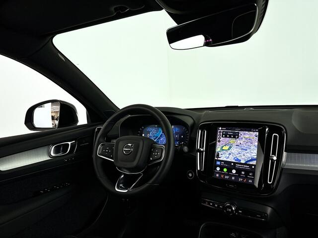 Volvo XC40 B4 Plus Dark | Panoramadak | 360° camera | Harman Kardon | Stoel- en stuurverwarming | Trekhaak