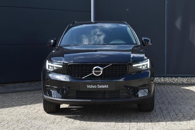 Volvo XC40 B4 Plus Dark | Trekhaak | Verwarmbare voorstoelen, voorruit en stuurwiel | Premium audio by Harman Kardon | Apple carplay/Android auto | Keyless
