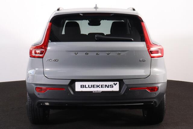 Volvo XC40 B3 Ultimate Dark - Panorama/schuifdak - IntelliSafe Assist & Surround - 360º Camera - Harman/Kardon audio - Adaptieve LED koplampen - Verwarmde voorstoelen & stuur - Parkeersensoren voor & achter - Elektr. bedienb. voorstoelen met geheugen links - Draadloze tel. lader - Extra getint glas - 20' LMV