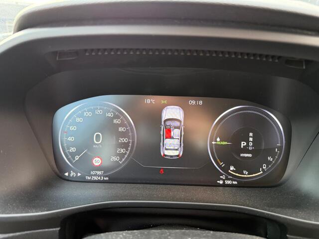 Volvo XC40 1.5 T5 Recharge Business Pro | Trekhaak | Parkeercamera | Cruise Control | Stoel/stuur verwarming | Parkeersensoren V+A | Keyless entry/start | Actieve Led Koplampen |