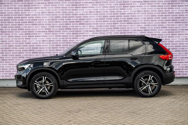Volvo XC40 2.0 B4 Plus Dark | Trekhaak | Harman Kardon Audio | Achteruitrijcamera | Parkeersensoren | Keyless Entry | Elektrische Achterklep | Elektrisch Verstelbare Voorstoelen | Stoelverwarming | Google Navigatie | Apple Carplay | Android Auto |