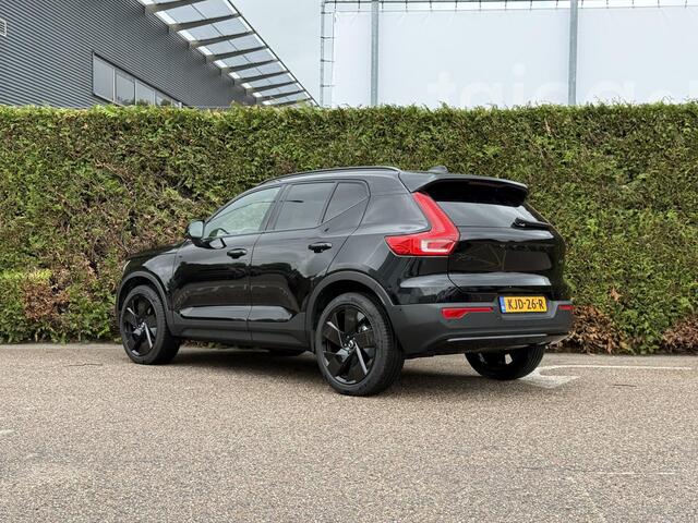 Volvo XC40 B4 Plus Black Edition | Pano dak | 360 camera | Trekhaak | Bliss | Keyless | Elektrische stoelen | Harman / kardon audio | Stuur en stoel verwarming | Cruise control |