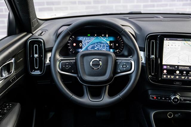 Volvo XC40 2.0 B4 Plus Dark | Trekhaak | Harman Kardon Audio | Achteruitrijcamera | Parkeersensoren | Keyless Entry | Elektrische Achterklep | Elektrisch Verstelbare Voorstoelen | Stoelverwarming | Google Navigatie | Apple Carplay | Android Auto |