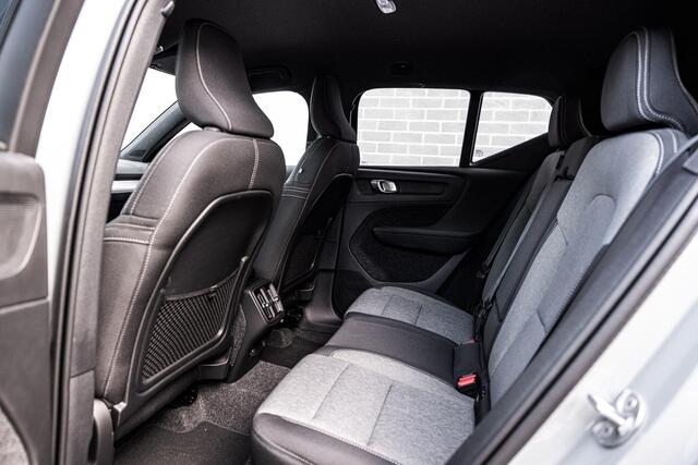 Volvo XC40 2.0 B4 Plus Dark | Trekhaak | Harman Kardon Audio | Achteruitrijcamera | Parkeersensoren | Keyless Entry | Elektrische Achterklep | Elektrisch Verstelbare Voorstoelen | Stoelverwarming | Google Navigatie | Apple Carplay | Android Auto |